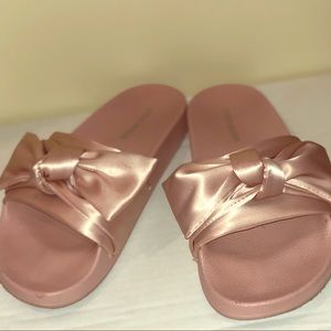 Steve Madden slides